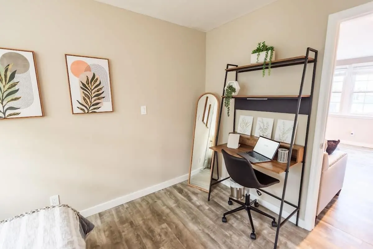 Sleeps 6-Full Kitchen-4 Beds-Big Couch-Officespace Nashville 0*,  USA