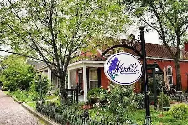 Apartment Sleeps 6-Full Kitchen-4 Beds-Big Couch-Officespace Nashville