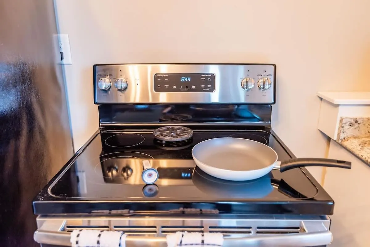 Sleeps 6-Full Kitchen-4 Beds-Big Couch-Officespace Nashville 0*,
