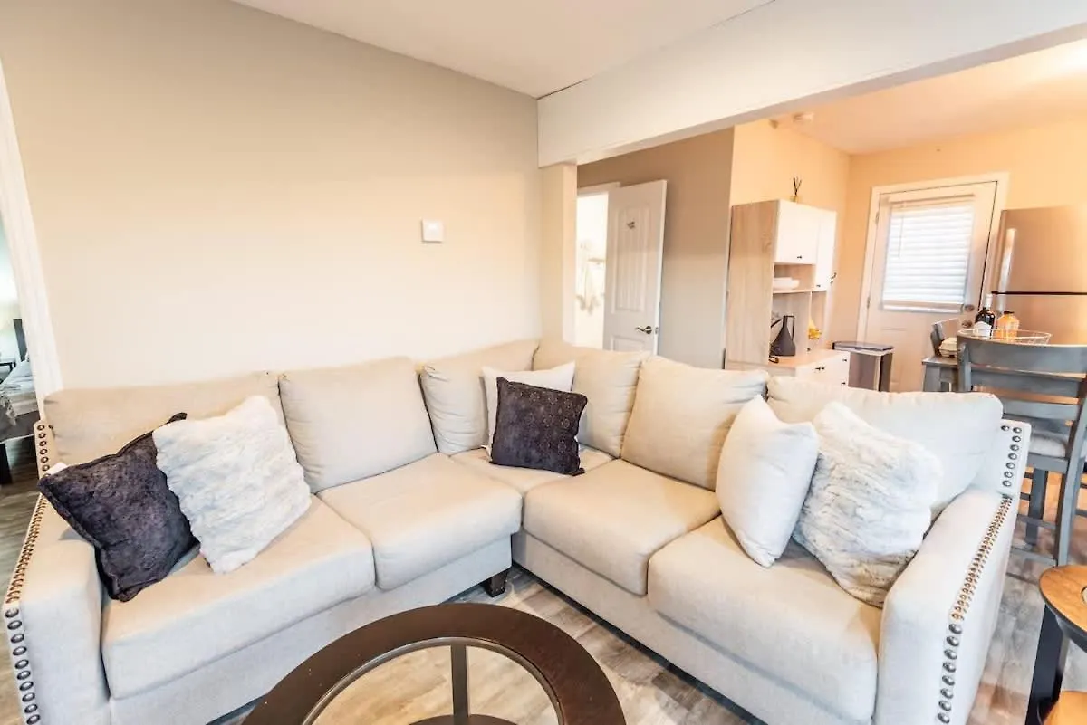 Sleeps 6-Full Kitchen-4 Beds-Big Couch-Officespace Nashville Apartment