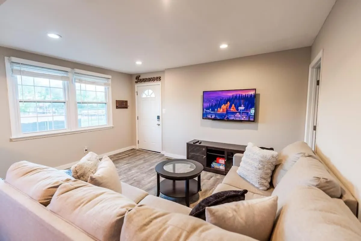 Sleeps 6-Full Kitchen-4 Beds-Big Couch-Officespace Nashville 0*,